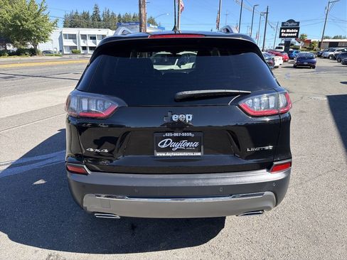 Used 2019 Jeep Cherokee Limited w/ Technology Group AWD/4WD image 5