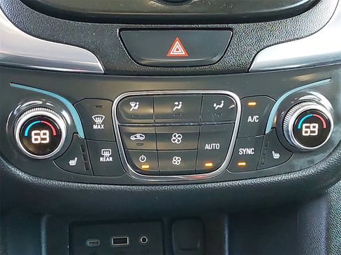 Used 2021 Chevrolet Equinox LT image 26