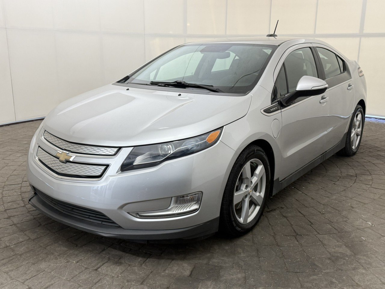 Used 2015 Chevrolet Volt FWD image 3