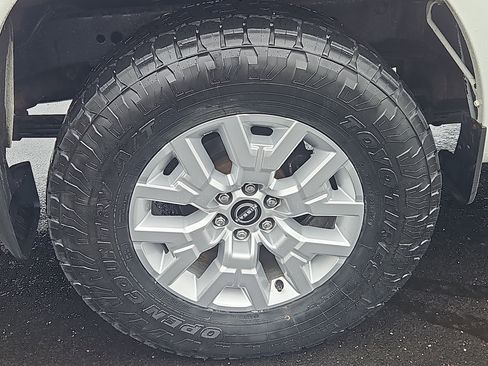 Used 2022 Nissan Frontier SV w/ Technology Package image 23