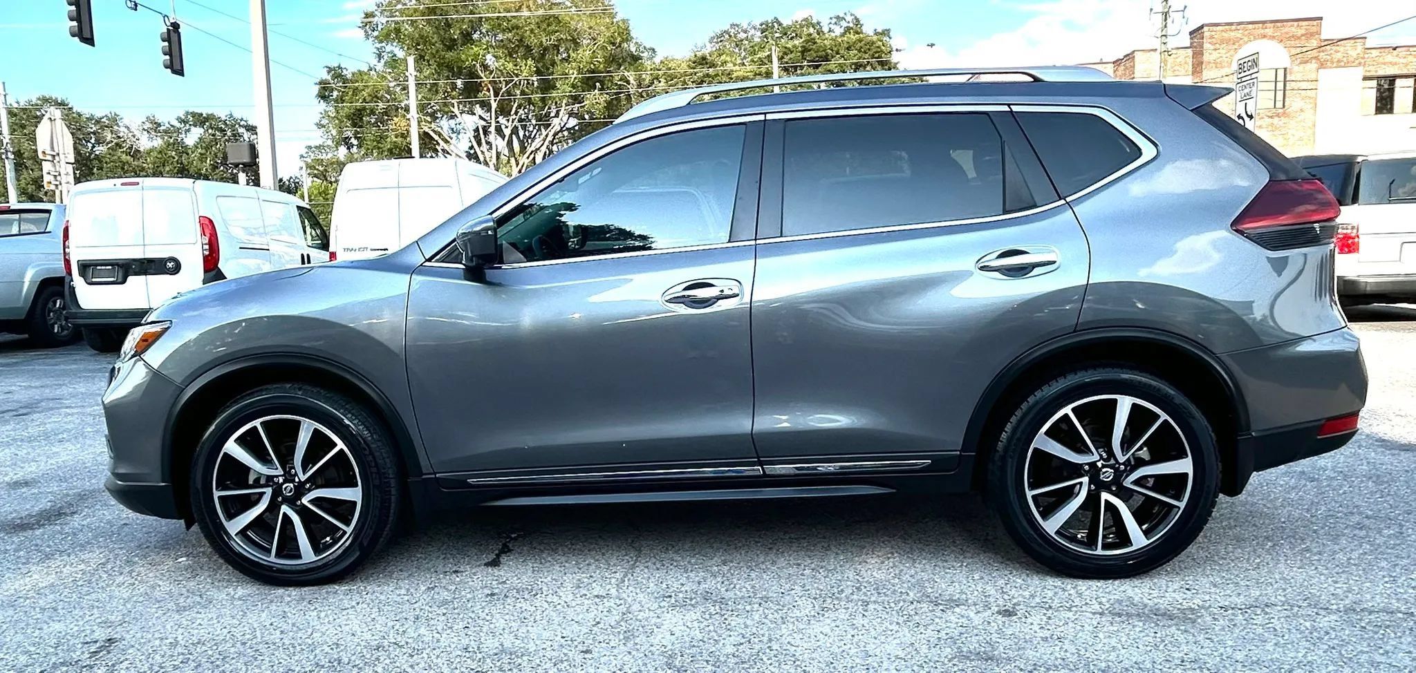 Used 2020 Nissan Rogue SL w/ Premium Package FWD image 8