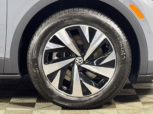 New 2025 Volkswagen ID.4 Pro image 23