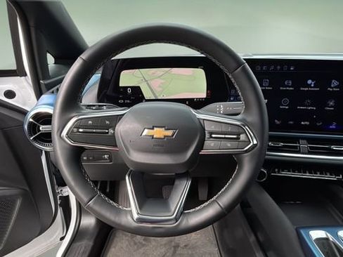 Certified 2025 Chevrolet Equinox EV LT w/ Convenience Package image 11