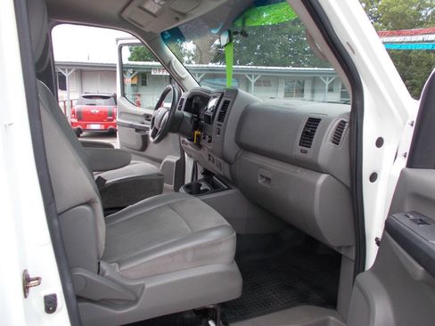 Used 2018 Nissan NV 2500 S w/ Rear Door Glass Package RWD image 7
