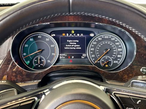 Used 2018 Bentley Bentayga image 12