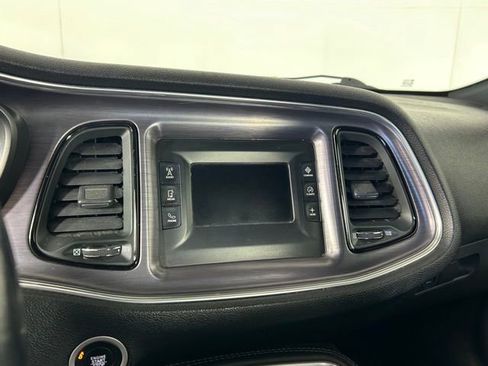 Used 2017 Dodge Challenger R/T image 17