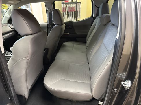 Used 2023 Toyota Tacoma SR5 AWD/4WD image 22