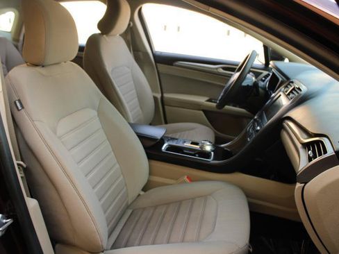 Used 2019 Ford Fusion SE FWD image 10