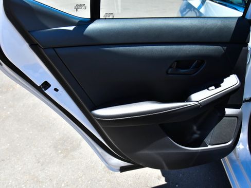 Used 2024 Nissan Sentra SV FWD image 30