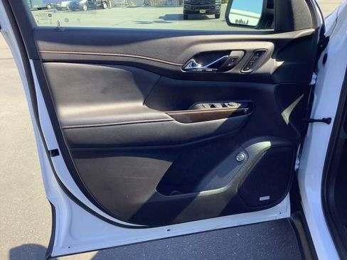 Used 2023 GMC Acadia AT4 w/ Technology Package image 9