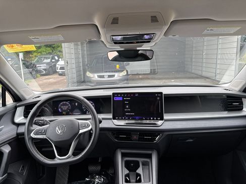 Used 2026 Volkswagen Tiguan SE AWD/4WD image 29