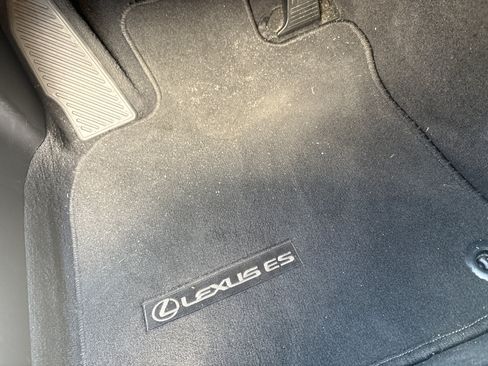 Used 2025 Lexus ES 350 w/ Premium Package FWD image 17