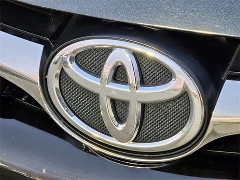 Used 2016 Toyota Camry SE image 16