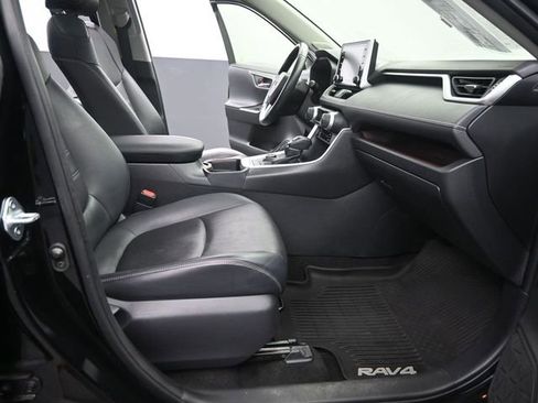 Used 2020 Toyota RAV4 Limited image 18