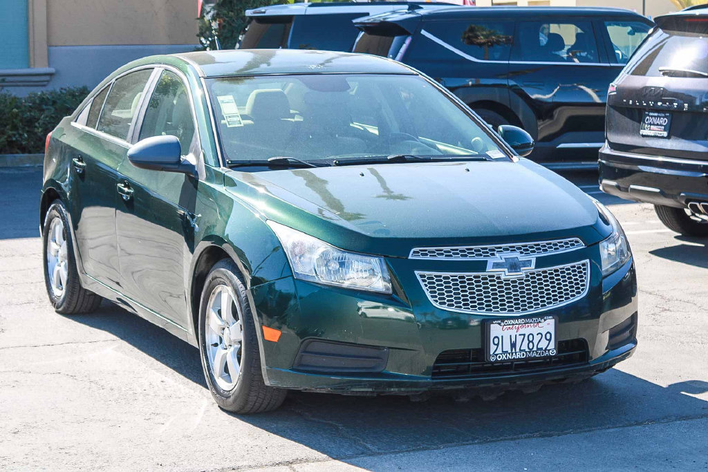 Used 2014 Chevrolet Cruze LT w/ Technology Package FWD image 3