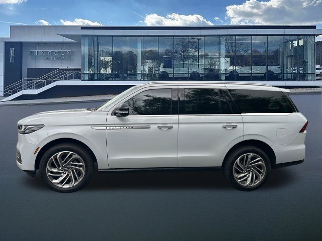 New 2026 Lincoln Navigator Reserve AWD/4WD image 4