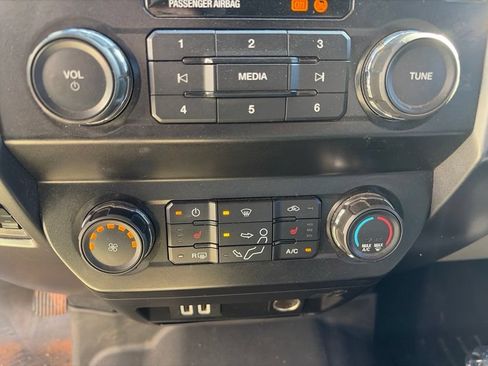 Used 2019 Ford F250 XLT w/ XLT Premium Package AWD/4WD image 24