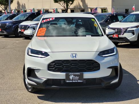 Used 2025 Honda HR-V LX image 3