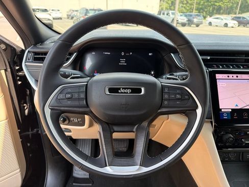 Used 2023 Jeep Grand Cherokee Limited w/ Luxury Tech Group II AWD/4WD image 15