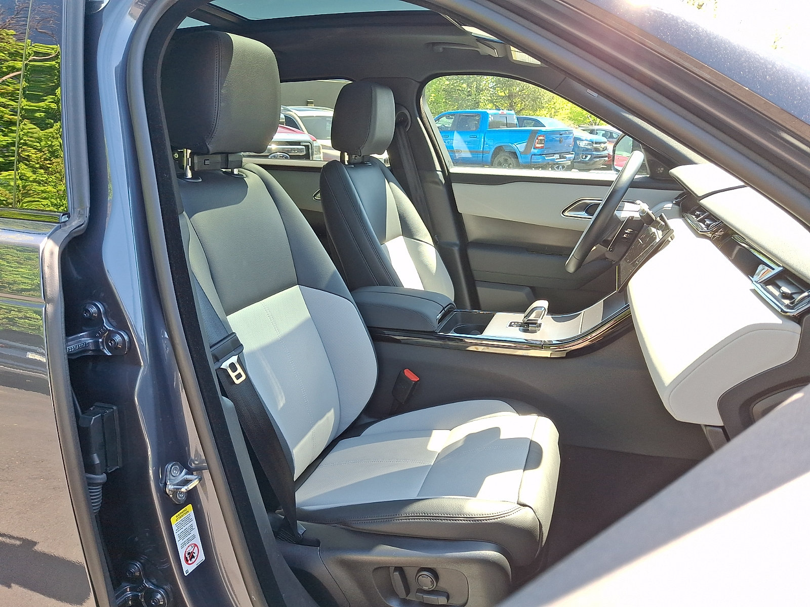 Used 2026 Land Rover Range Rover Velar S AWD/4WD image 3