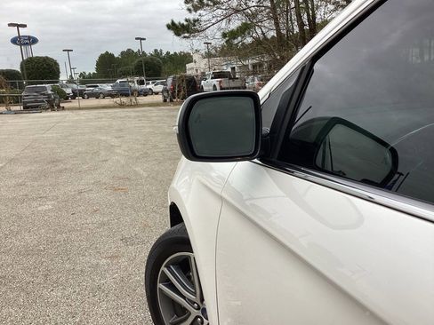 Used 2019 Ford Edge Titanium w/ Equipment Group 301A image 21