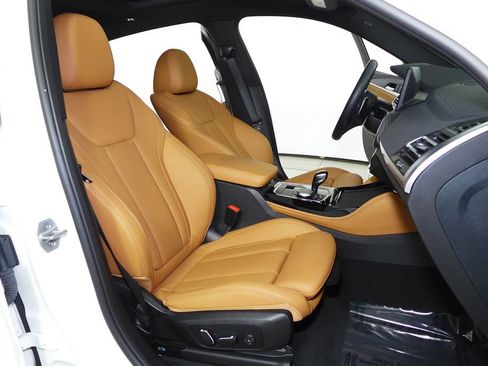 Used 2025 BMW X4 M40i w/ Premium Package image 19