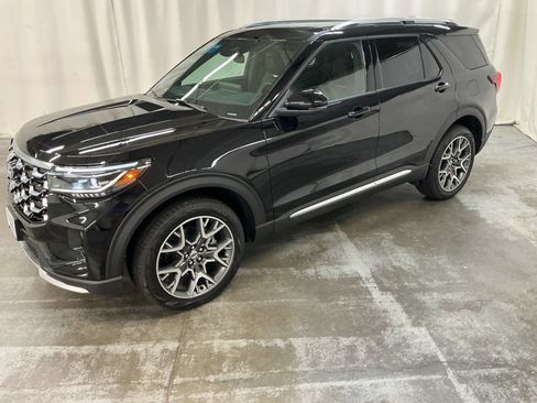 New 2027 Ford Explorer Platinum w/ 3.0L Ultimate Package AWD/4WD image 3