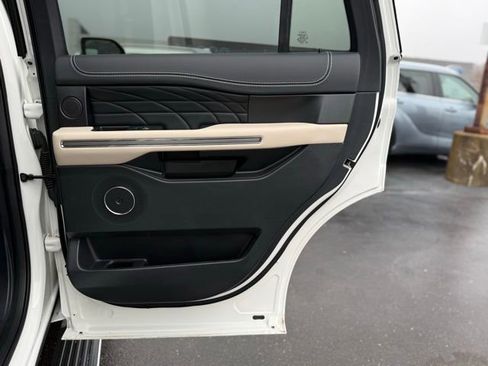 Certified 2022 Ford Expedition Platinum image 23