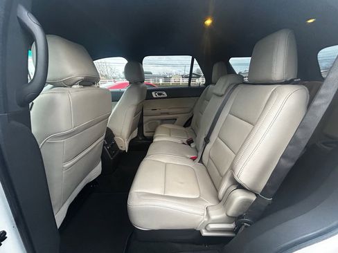 Used 2014 Ford Explorer XLT w/ Equipment Group 202A image 21