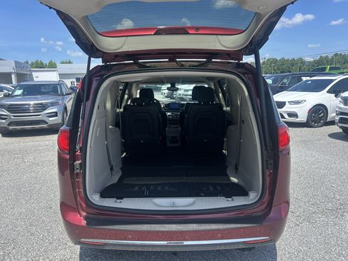 Used 2017 Chrysler Pacifica Touring-L FWD image 41