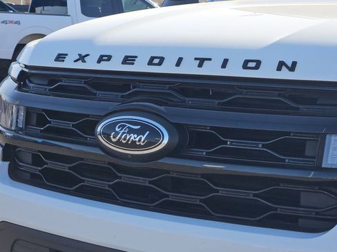 Used 2023 Ford Expedition Limited image 7
