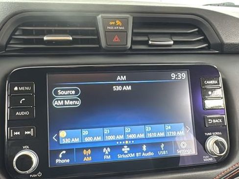 Used 2025 Nissan Versa SR image 22