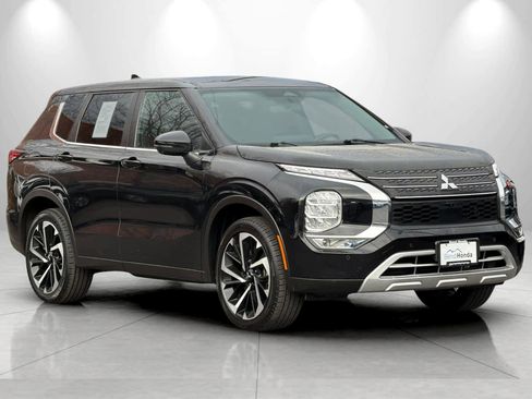 Used 2024 Mitsubishi Outlander SE image 9