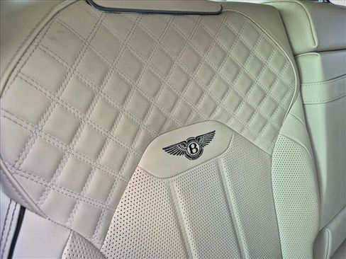Used 2023 Bentley Bentayga AWD/4WD image 18