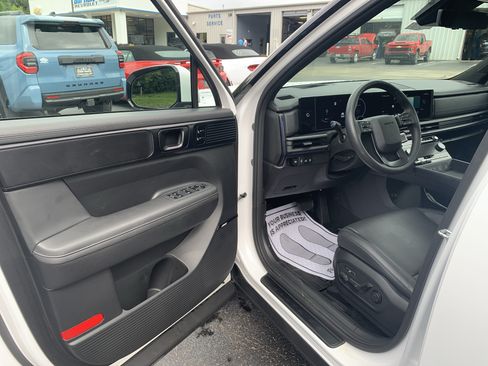 Used 2025 Hyundai Santa Fe Calligraphy AWD/4WD image 17
