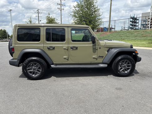 Used 2026 Jeep Wrangler Unlimited Sport AWD/4WD image 10