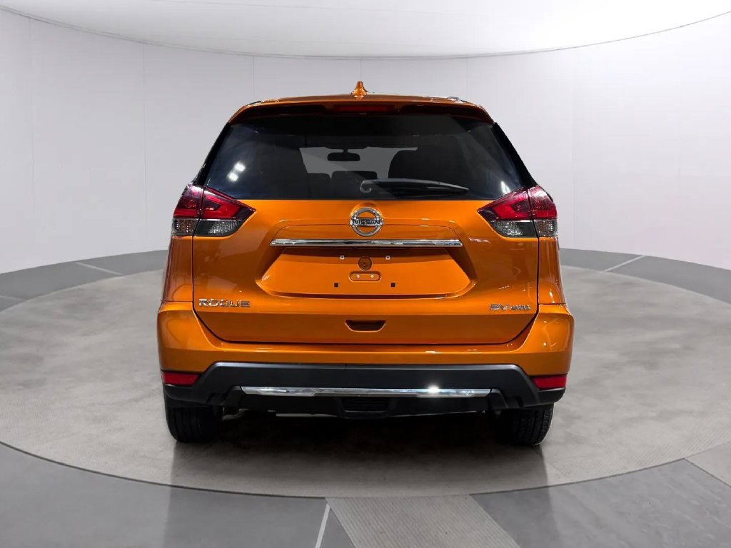 Used 2018 Nissan Rogue SV AWD/4WD image 4
