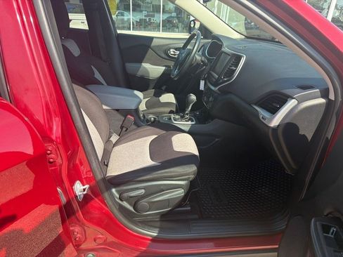 Used 2014 Jeep Cherokee Latitude w/ Cold Weather Group AWD/4WD image 10