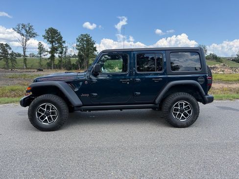 Used 2025 Jeep Wrangler Unlimited Rubicon AWD/4WD image 2