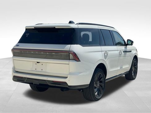 New 2026 Lincoln Navigator Reserve w/ Jet Appearance Package AWD/4WD image 5