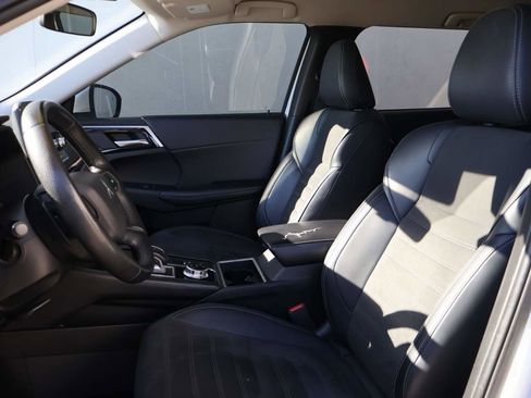 Used 2024 Mitsubishi Outlander SE image 10