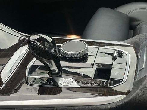 Used 2019 BMW X7 xDrive40i w/ Cold Weather Package image 16