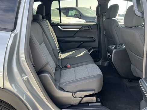 Used 2025 GMC Acadia Elevation image 26