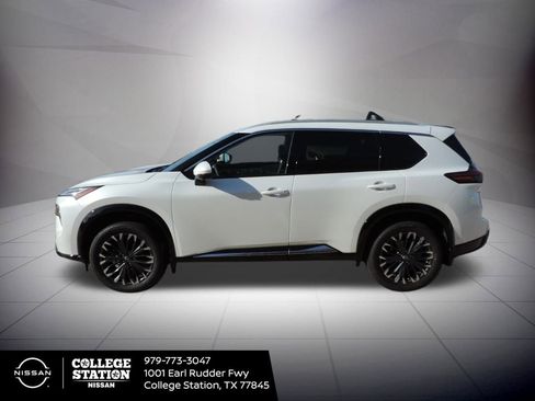 New 2026 Nissan Rogue Platinum image 8