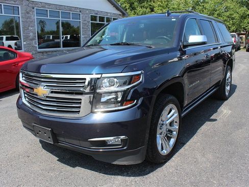 Used 2020 Chevrolet Suburban Premier w/ Premier Plus Edition AWD/4WD image 2