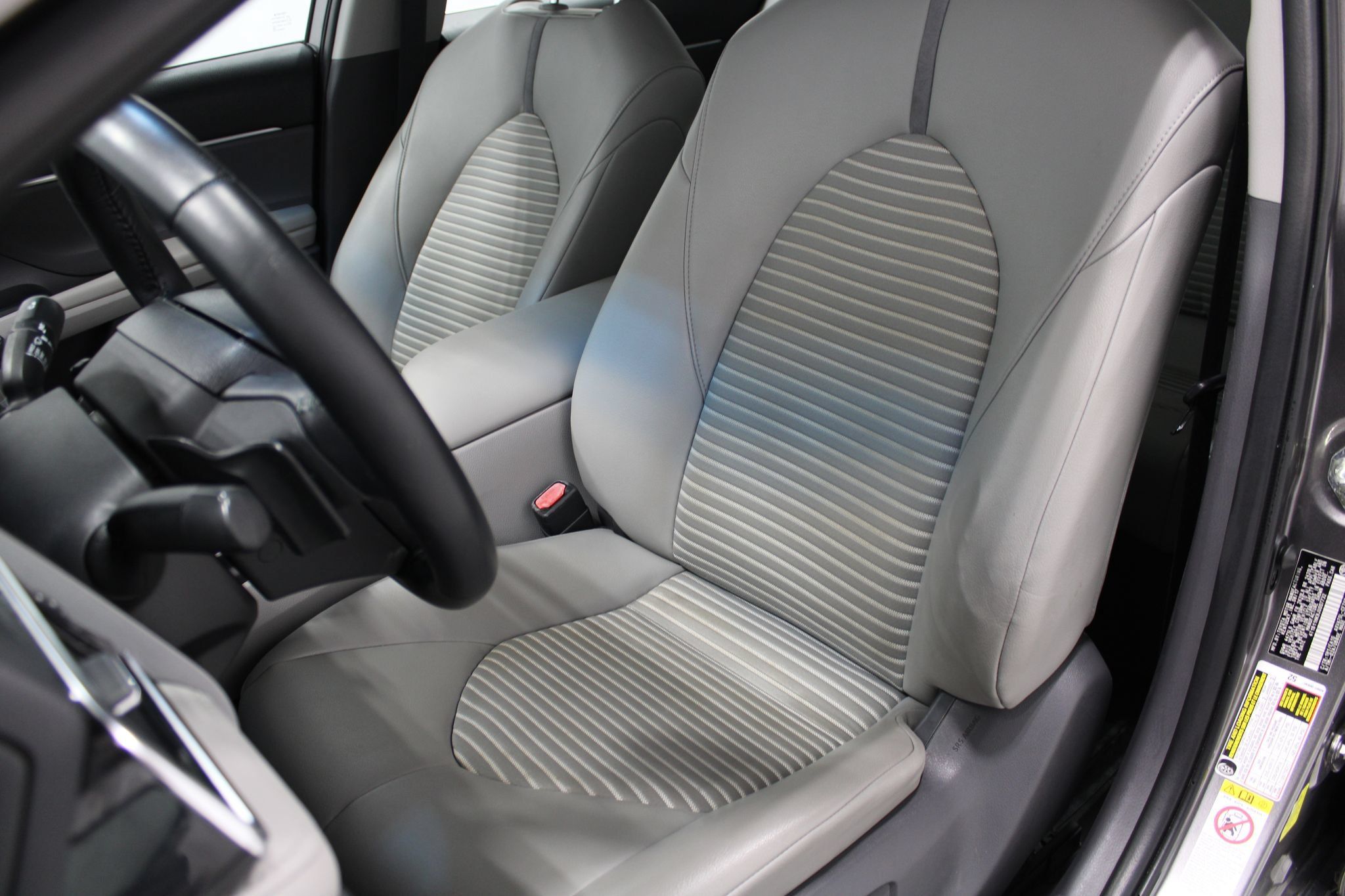 Used 2018 Toyota Camry SE FWD image 14