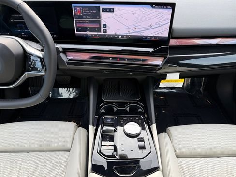 Certified 2025 BMW i5 xDrive40 w/ Premium Package image 11