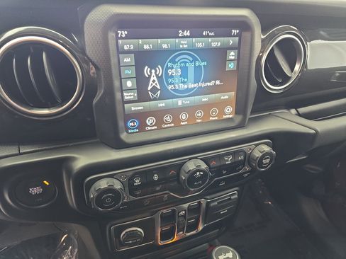 Used 2021 Jeep Wrangler Unlimited Sahara image 19