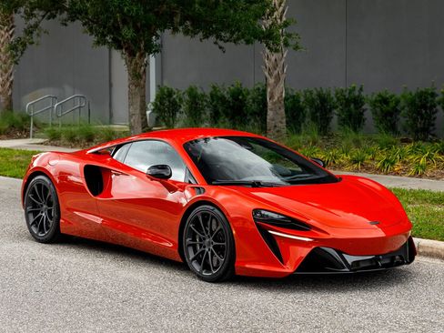 New 2026 McLaren Artura RWD image 1
