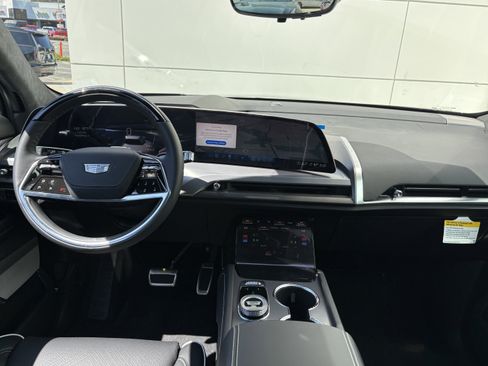 New 2026 Cadillac Vistiq Platinum image 22